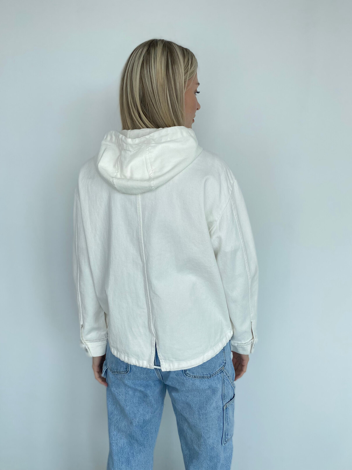 Стильная женская ветровка 100% хлопок на молнии, с капюшоном, белый