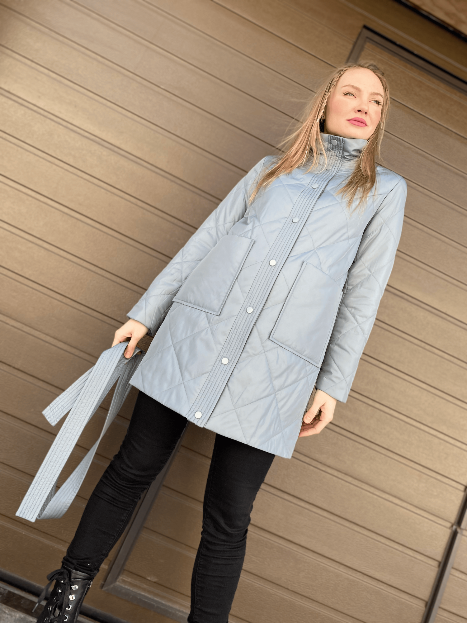 Стеганая удлиненная куртка с накладными карманами