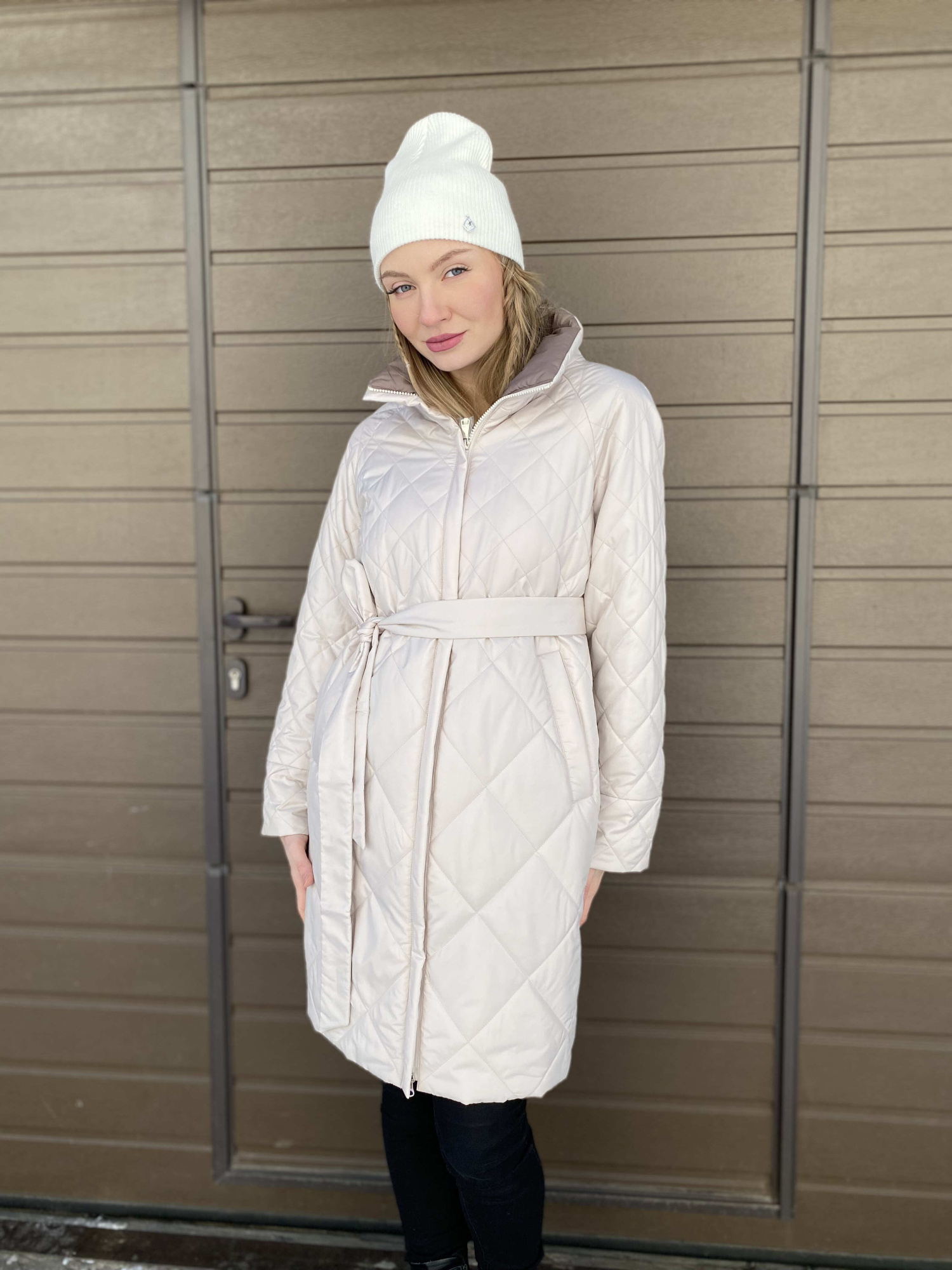 Пальто женское без капюшона, воротник стойка молочный Весна-Осень
