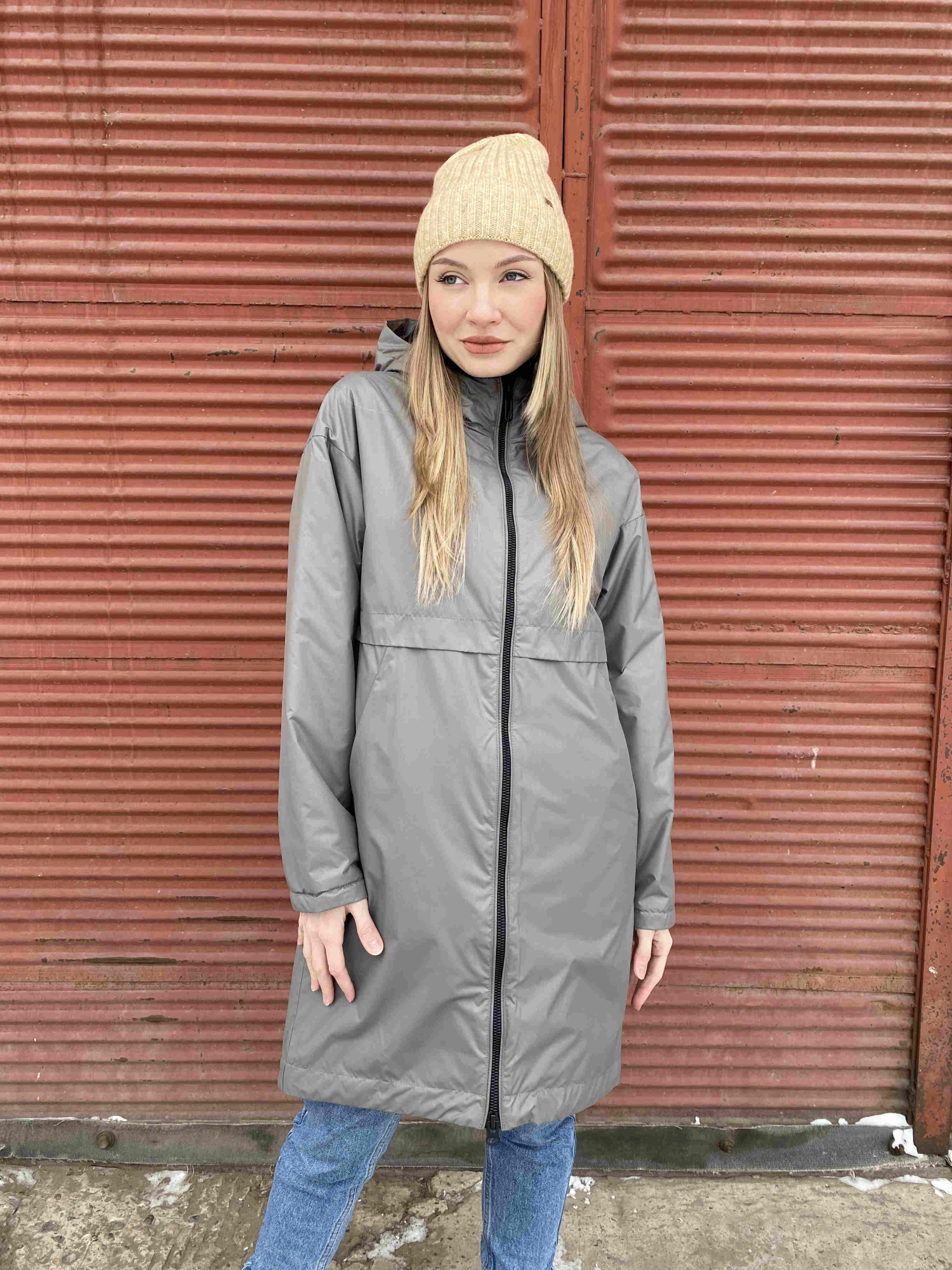 Демисезонный плащ А-силуэта с перепадом по низу хаки