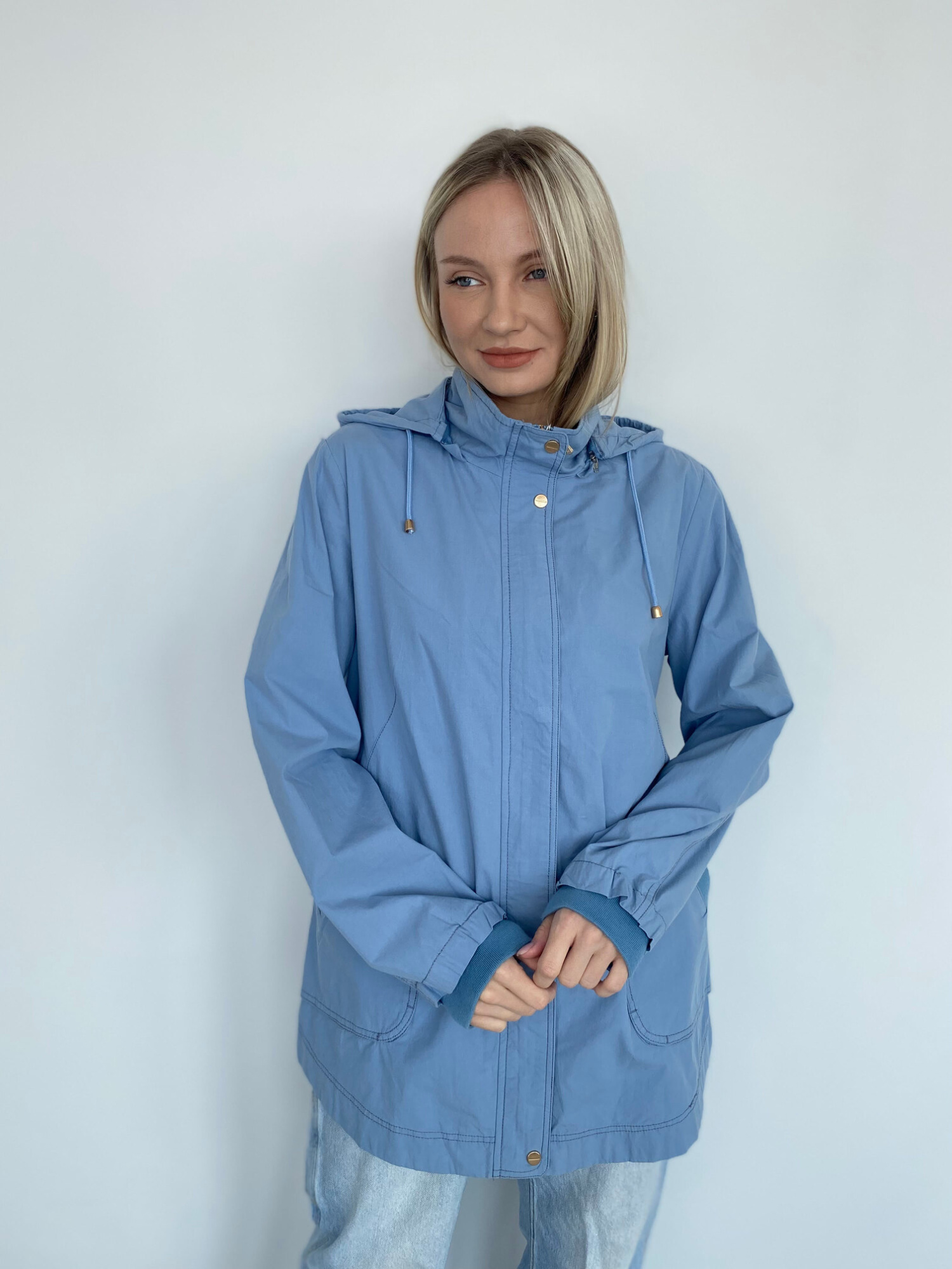 Женская ветровка из 100% дышащего хлопка на молнии, со съёмным капюшоном, голубой